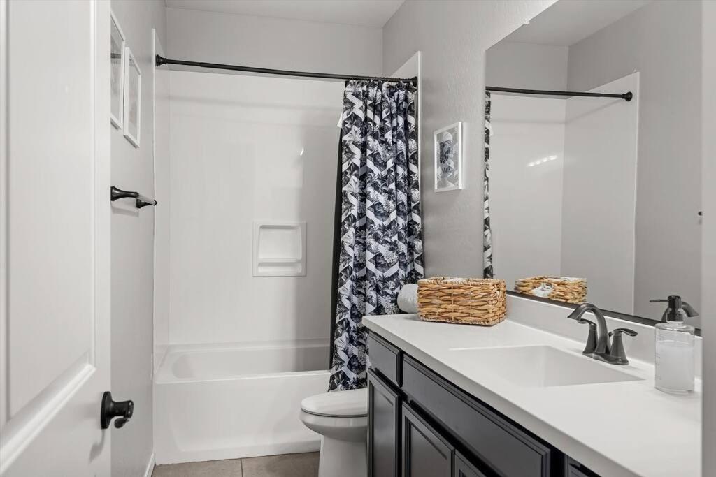 Family Vacation Home Maricopa Bagian luar foto